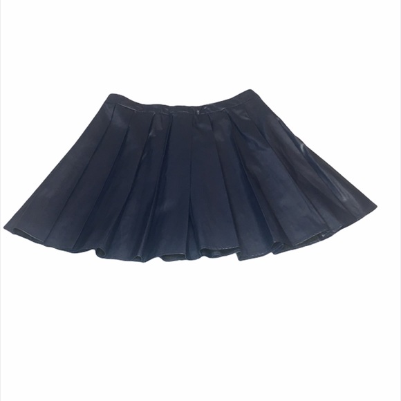 ASTR Vegan Navy Leather Pleated Mini Skirt Size Large - Picture 10 of 10